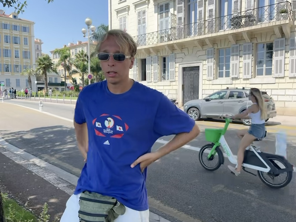 JACKIE on a promenade in the sun